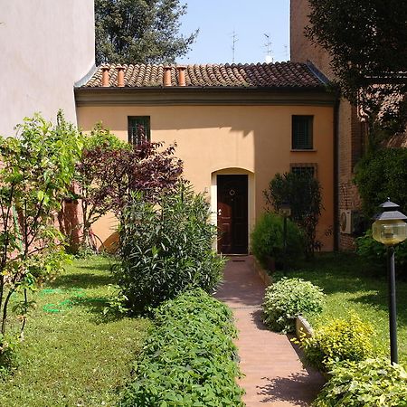 Bed and Breakfast Il Giardino Fiorito à Ferrare Extérieur photo